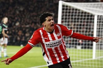 Richard Ledezma celebrates el 5-1. EFE/EPA/MAURICE VAN STEEN