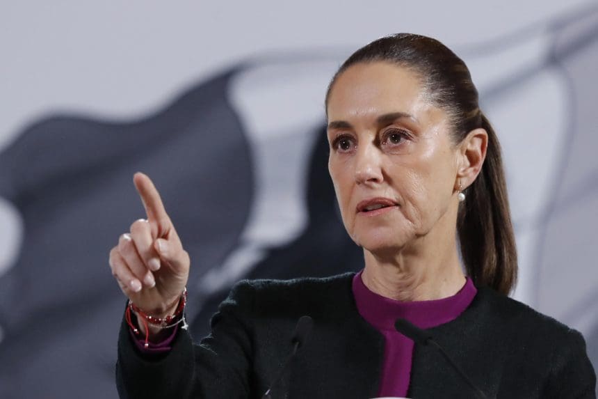 La presidenta de México, Claudia Sheinbaum, habla durante una rueda de prensa este miércoles, en el Palacio Nacional de la Ciudad de México (México). EFE/Mario Guzmán