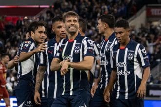 Sergio Canales (c) de Monterrey celebra un gol durante el partido por los cuartos de final del Torneo Apertura 2024 de la Liga MX, entre Monterrey y Pumas en el estadio BBVA, en Monterrey (México). Imagen de archivo. EFE/ Miguel Sierra
