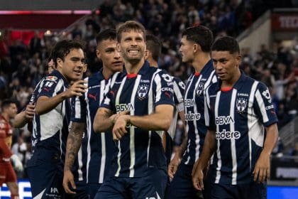 Sergio Canales (c) de Monterrey celebra un gol durante el partido por los cuartos de final del Torneo Apertura 2024 de la Liga MX, entre Monterrey y Pumas en el estadio BBVA, en Monterrey (México). Imagen de archivo. EFE/ Miguel Sierra