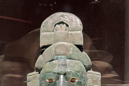 Fotografía de la máscara de jade de Calakmul, exhibida en el Museo de Arquitectura Maya Baluarte de la Soledad, este sábado en Campeche (México). EFE/ Martha López Huan