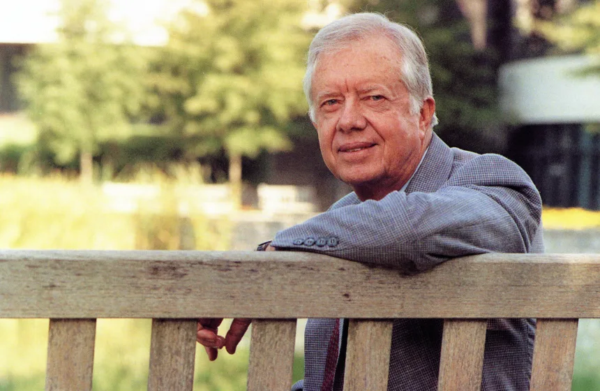 Fotografía cedida por la Fundación Carter del expresidente Jimmy Carter posando para una fotografía en 1994. EFE/ Fundación Carter