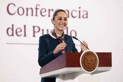 La presidenta de México, Claudia Sheinbaum, habla esta martes durante una rueda de prensa en Palacio Nacional de la Ciudad de México (México). EFE/José Méndez