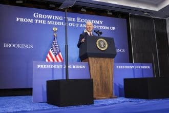 El presidente de Estados Unidos, Joe Biden, pronuncia un discurso en la Brookings Institution en Washington, D.C., EE.UU., el 10 de diciembre de 2024. EFE/EPA/Samuel Corum