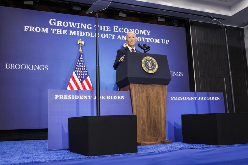 El presidente de Estados Unidos, Joe Biden, pronuncia un discurso en la Brookings Institution en Washington, D.C., EE.UU., el 10 de diciembre de 2024. EFE/EPA/Samuel Corum
