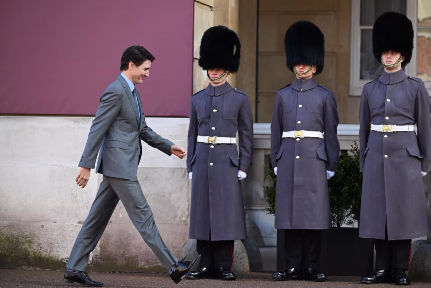 El primer ministro de Canadá, Justin Trudeau, llega antes de una cumbre sobre Ucrania en Lancaster House en Londres, Gran Bretaña, el 2 de marzo de 2025. EFE/EPA/Chris J. Ratcliffe / POOL
