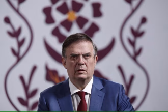 Imagen de archivo del secretario de Economía, Marcelo Ebrard, hablando durante una rueda de prensa en Palacio Nacional de Ciudad de México (México). EFE/ Mario Guzmán