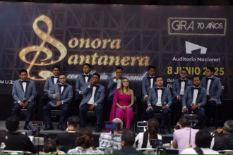 Integrantes de la Sonora Santanera, participan este martes durante una rueda de prensa en Ciudad de México (México). EFE/ Sáshenka Gutiérrez
