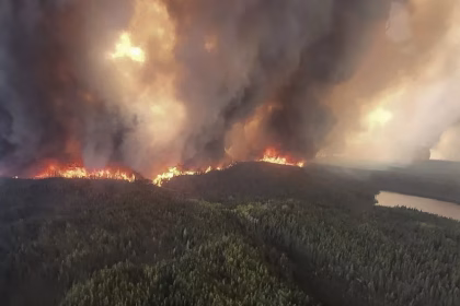 Incendios en Canadá están cerca de Estados Unidos