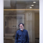Fotografía de archivo del 12 de mayo de 2023 del cineasta mexicano Alejandro González Iñárritu posando en Málaga (España). EFE/ Jorge Zapata