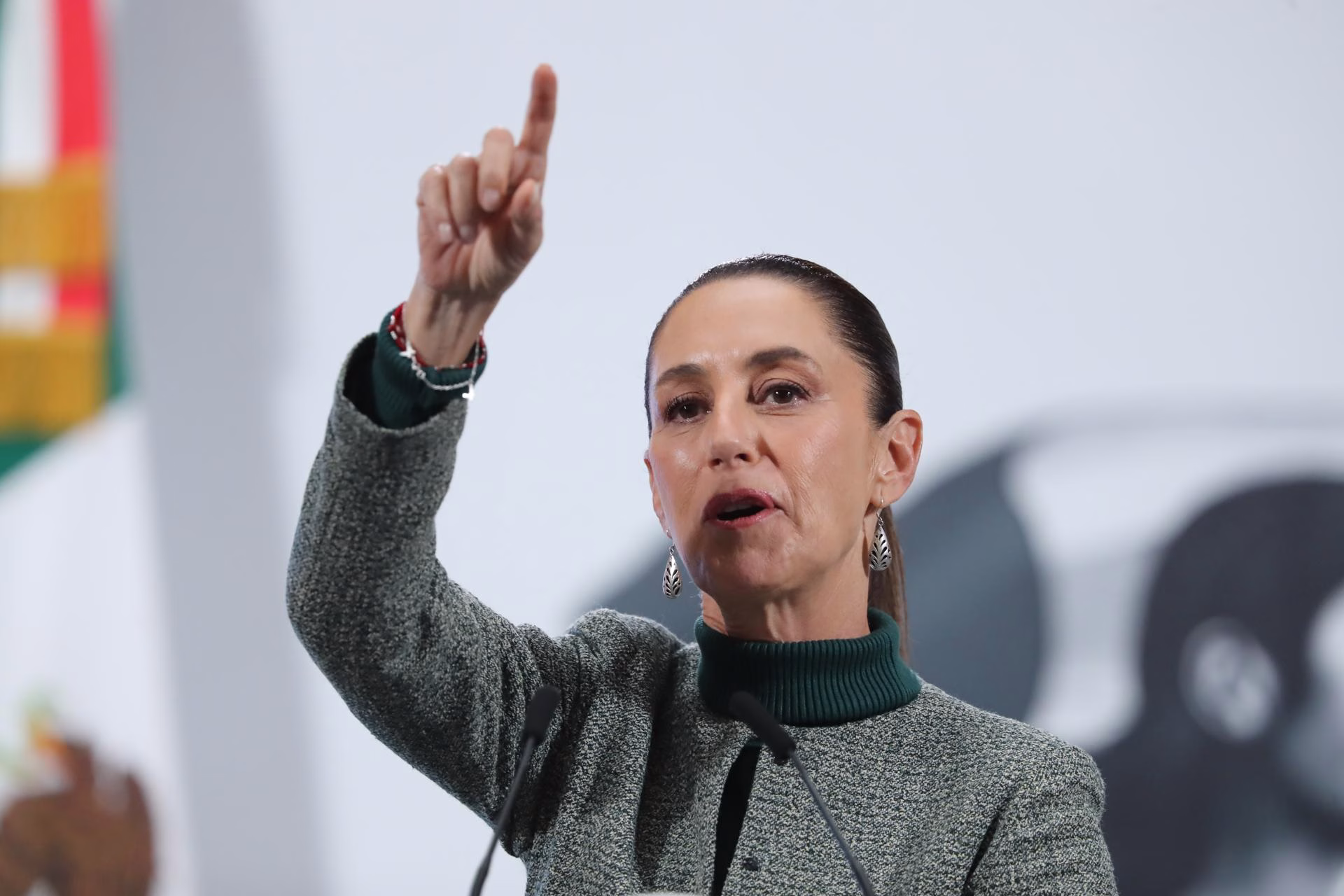 La presidenta de México, Claudia Sheinbaum, participa este viernes durante una rueda de prensa en Palacio Nacional de la Ciudad de México (México). EFE/Mario Guzmán