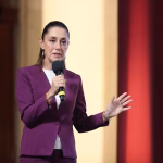 La presidenta de México, Claudia Sheinbaum, habla en una rueda de prensa este jueves, en el Palacio Nacional de la Ciudad de México (México). EFE/Mario Guzmán