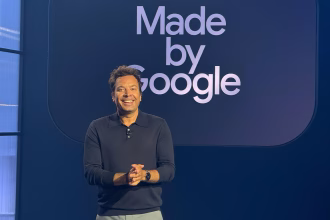Jimmy Fallon habla durante el evento 'Made by Google' este 20 de agosto de 2025, en Nueva York ( Estados Unidos). EFE/ Sarah Yáñez Richards
