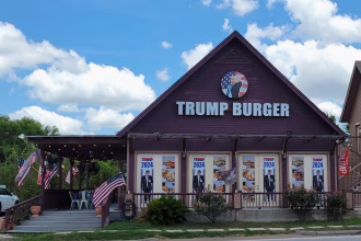 Fotografía divulgada por el restaurante Trump Burger en su cuenta oficial en la red social Facebook donde se muestra su local de Bellville, Texas. EFE/Trump Burger /SOLO USO EDITORIAL /NO VENTAS /SOLO DISPONIBLE PARA ILUSTRAR LA NOTICIA QUE ACOMPAÑA /CRÉDITO OBLIGATORIO