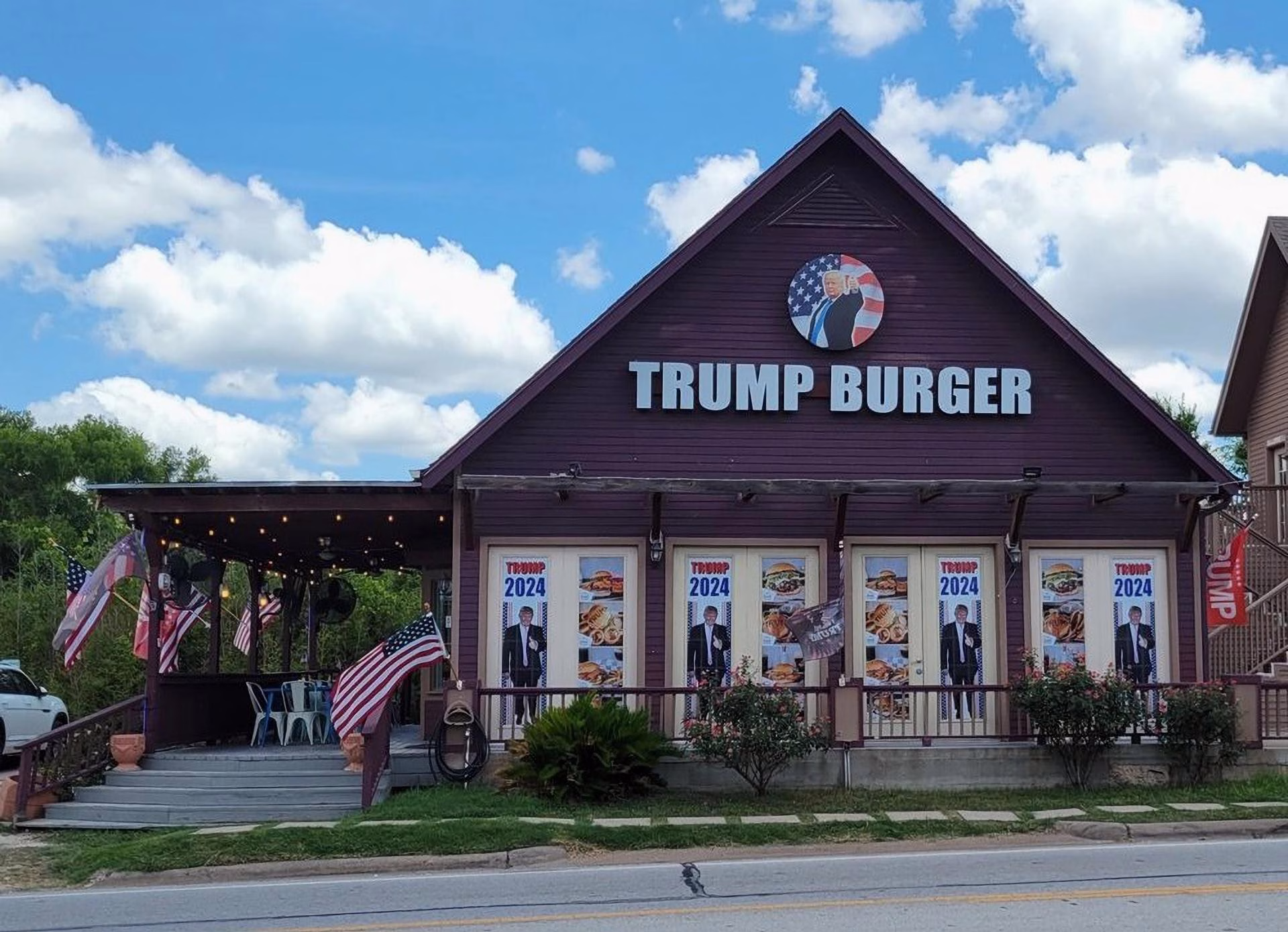Fotografía divulgada por el restaurante Trump Burger en su cuenta oficial en la red social Facebook donde se muestra su local de Bellville, Texas. EFE/Trump Burger /SOLO USO EDITORIAL /NO VENTAS /SOLO DISPONIBLE PARA ILUSTRAR LA NOTICIA QUE ACOMPAÑA /CRÉDITO OBLIGATORIO
