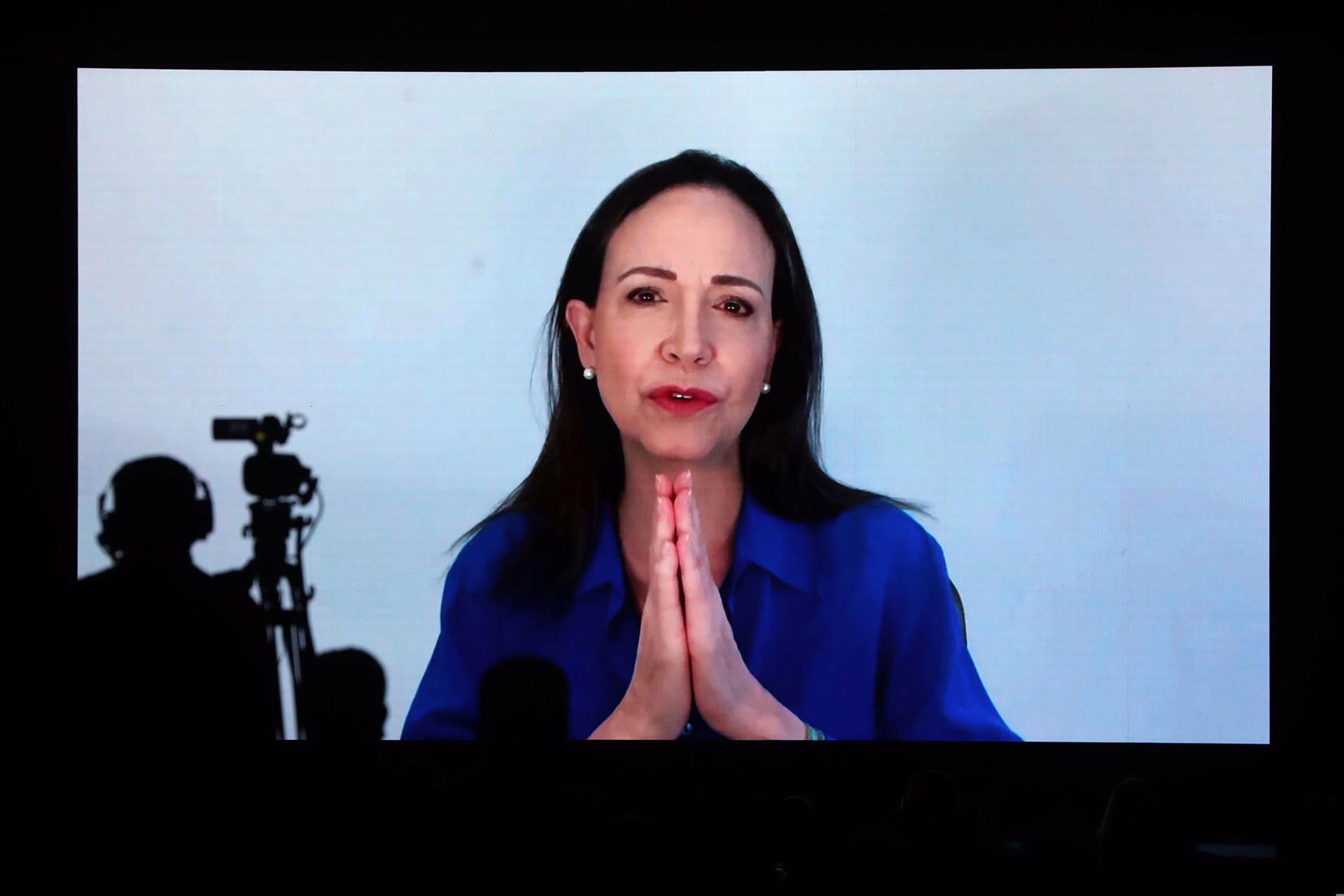 Imagen reciente de la líder de la oposición venezolana María Corina Machado (en pantalla). EFE/ Paolo Aguilar