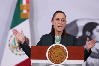 Foto de archivo de la presidenta de México, Claudia Sheinbaum, habla durante una rueda de prensa el miércoles 10 de diciembre del 2025, en el Palacio Nacional de Ciudad de México (México). EFE/ Mario Guzmán