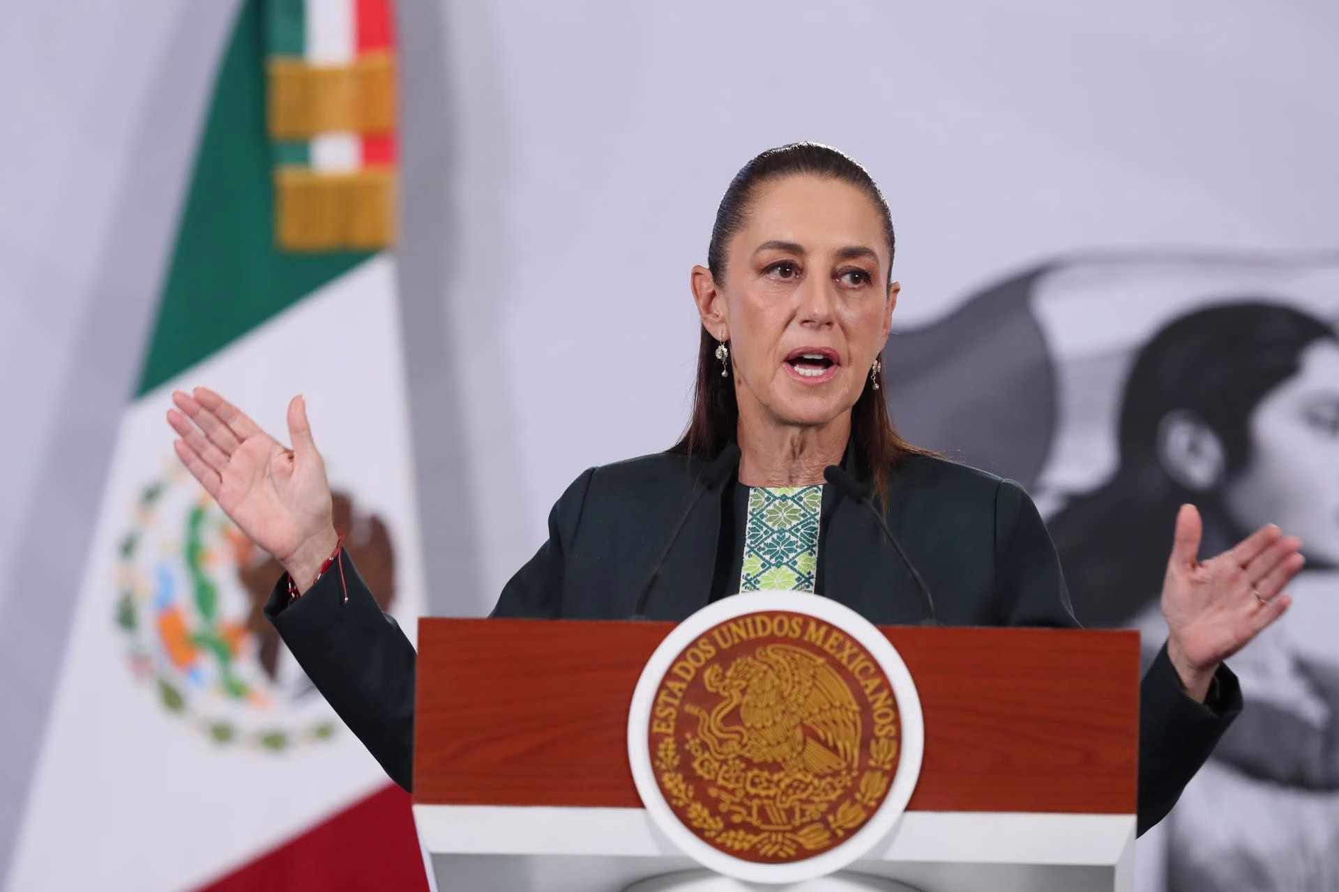 Foto de archivo de la presidenta de México, Claudia Sheinbaum, habla durante una rueda de prensa el miércoles 10 de diciembre del 2025, en el Palacio Nacional de Ciudad de México (México). EFE/ Mario Guzmán