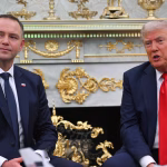 Imagen de archivo del presidente polaco, Karol Nawrocki, y el presidente estadounidense, Donald Trump, durante su reunión en la Casa Blanca en Washington, EE.UU., el 3 de septiembre de 2025. EFE/EPA/RADEK PIETRUSZKA POLAND OUT